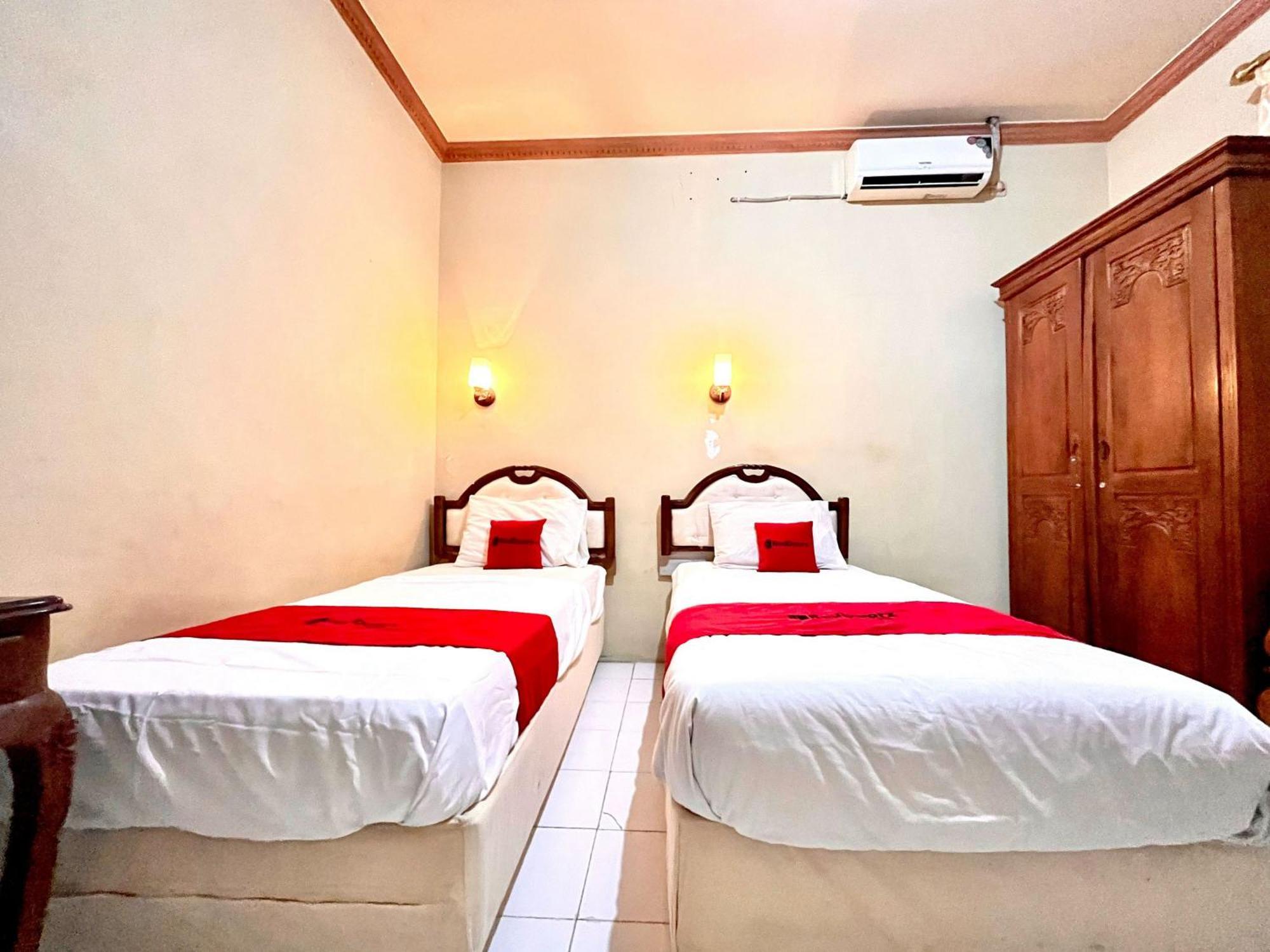 Reddoorz At Hotel Madani Syariah Lempuyangan Yogyakarta Exterior foto