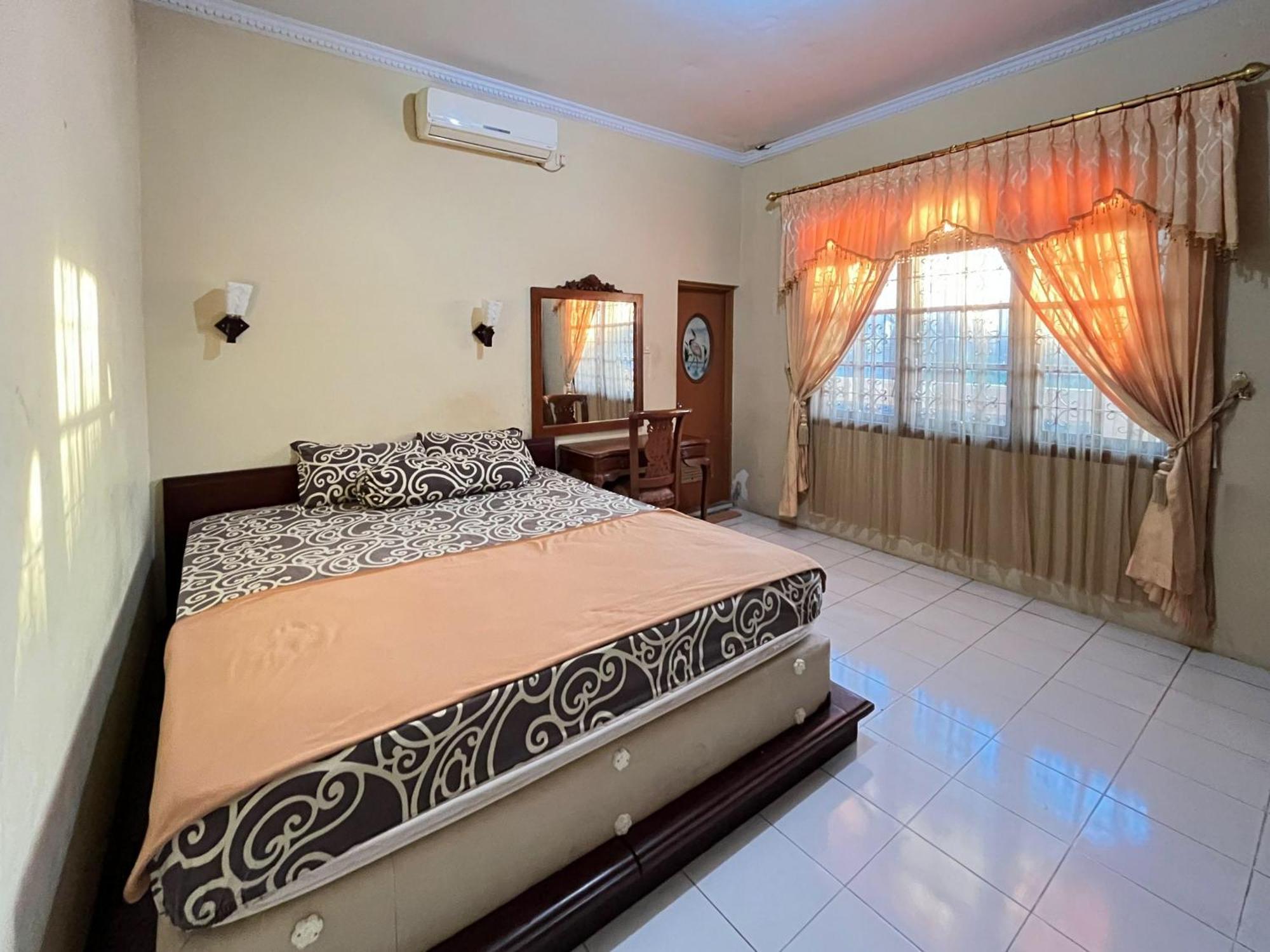 Reddoorz At Hotel Madani Syariah Lempuyangan Yogyakarta Exterior foto