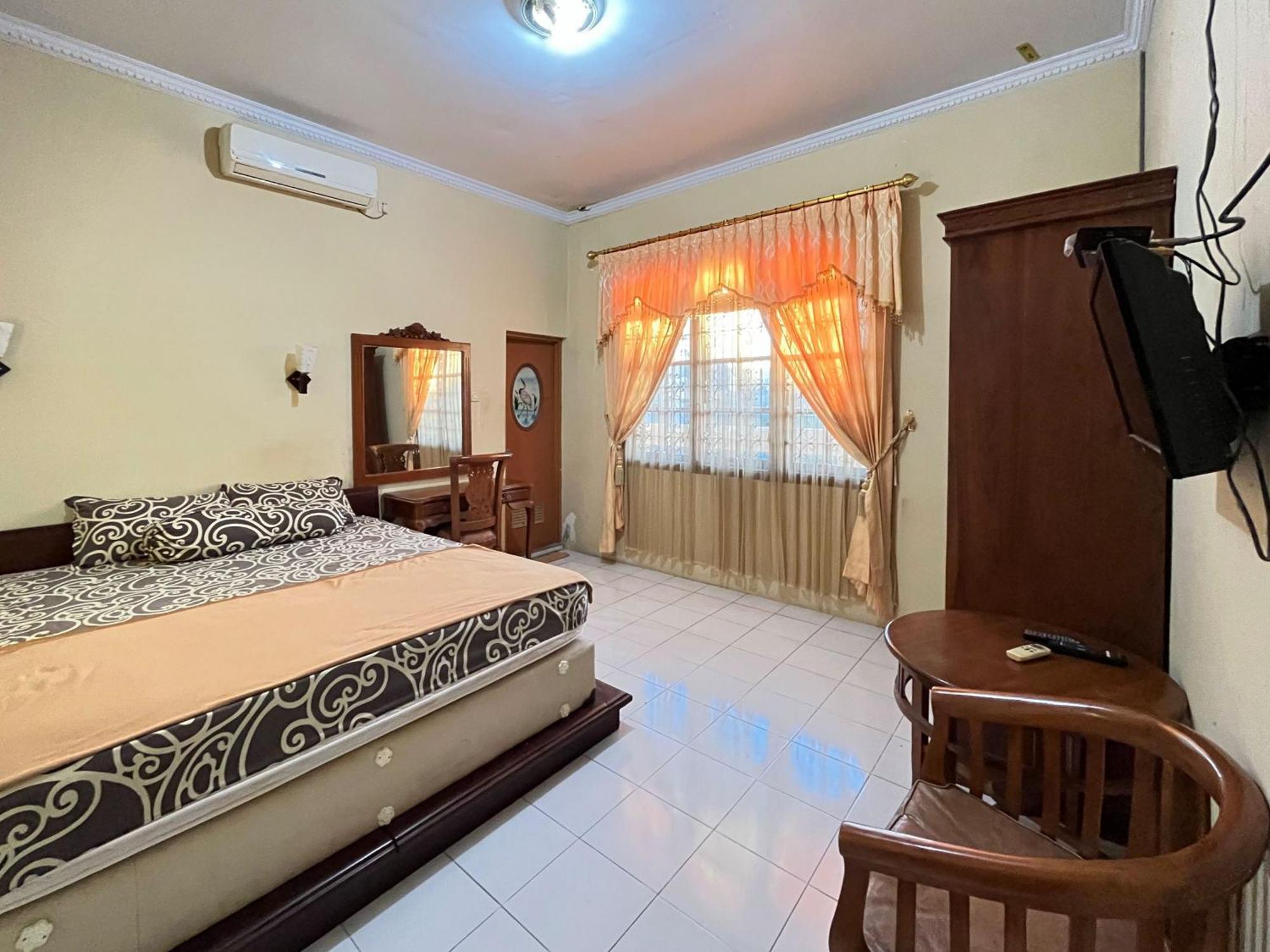 Reddoorz At Hotel Madani Syariah Lempuyangan Yogyakarta Exterior foto