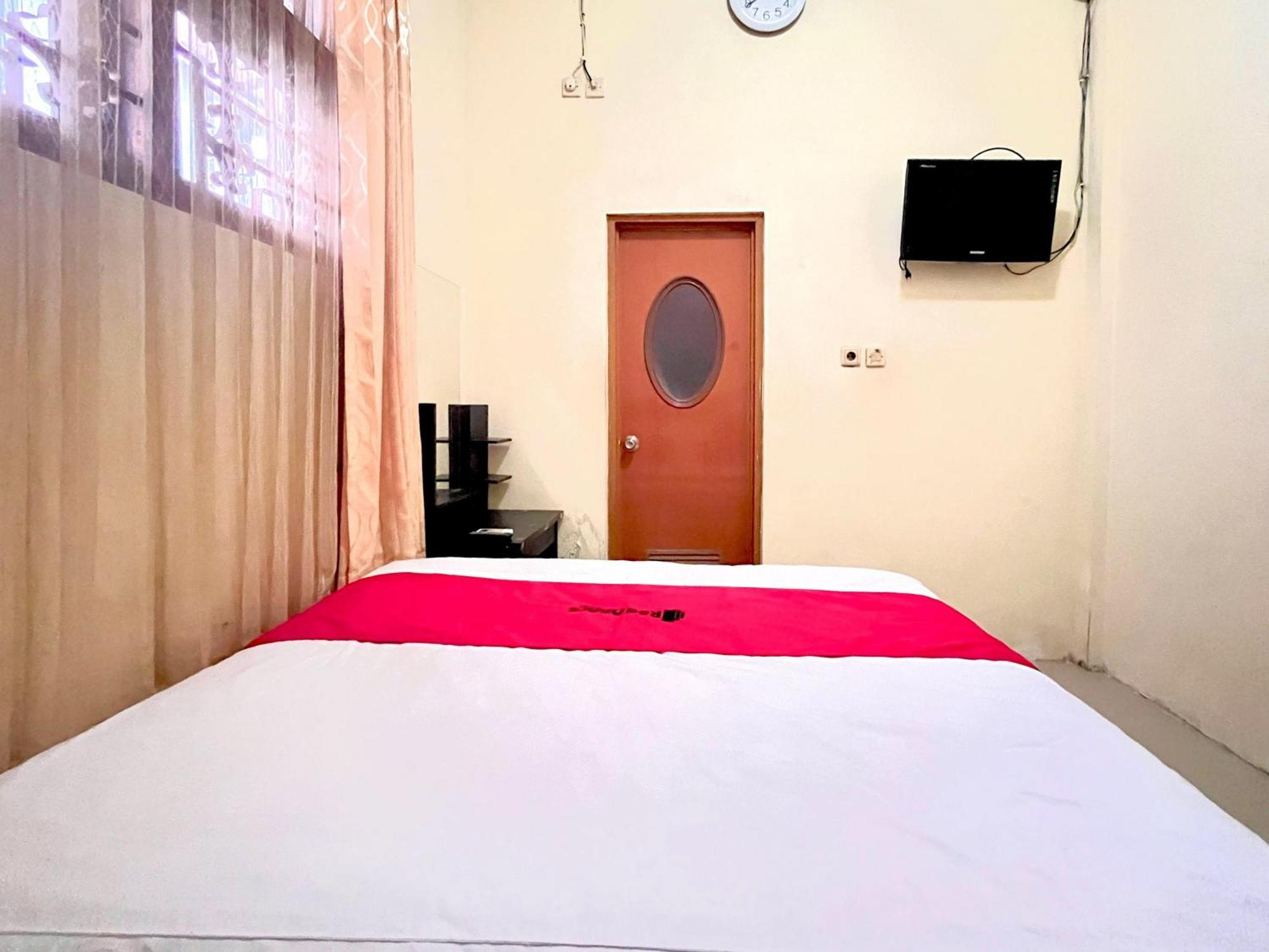 Reddoorz At Hotel Madani Syariah Lempuyangan Yogyakarta Exterior foto