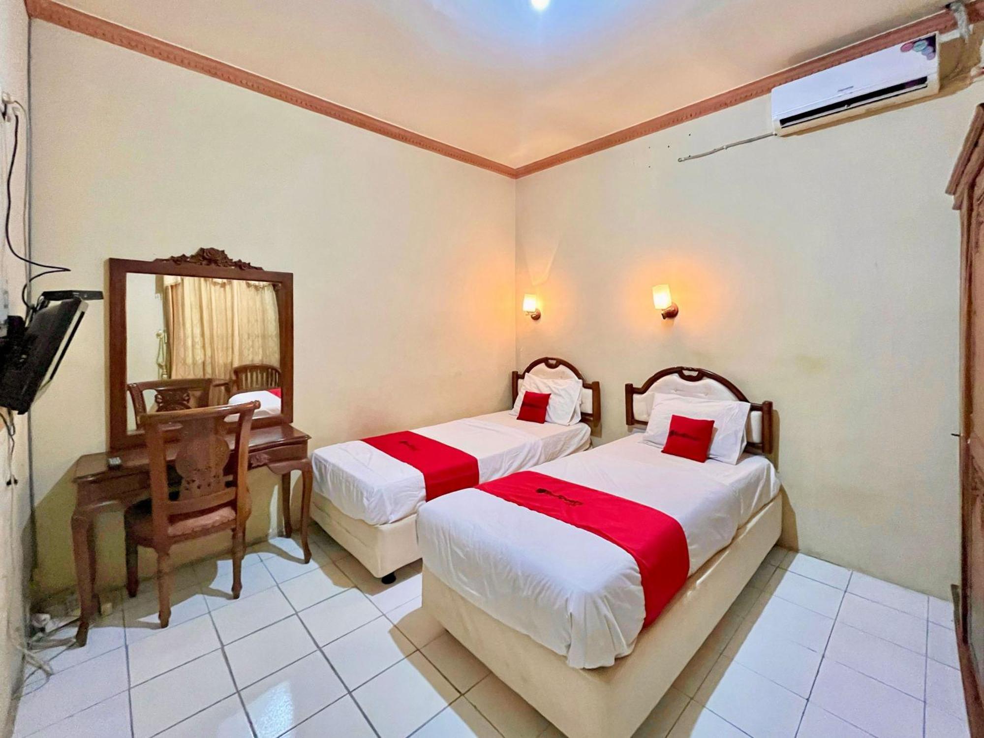 Reddoorz At Hotel Madani Syariah Lempuyangan Yogyakarta Exterior foto