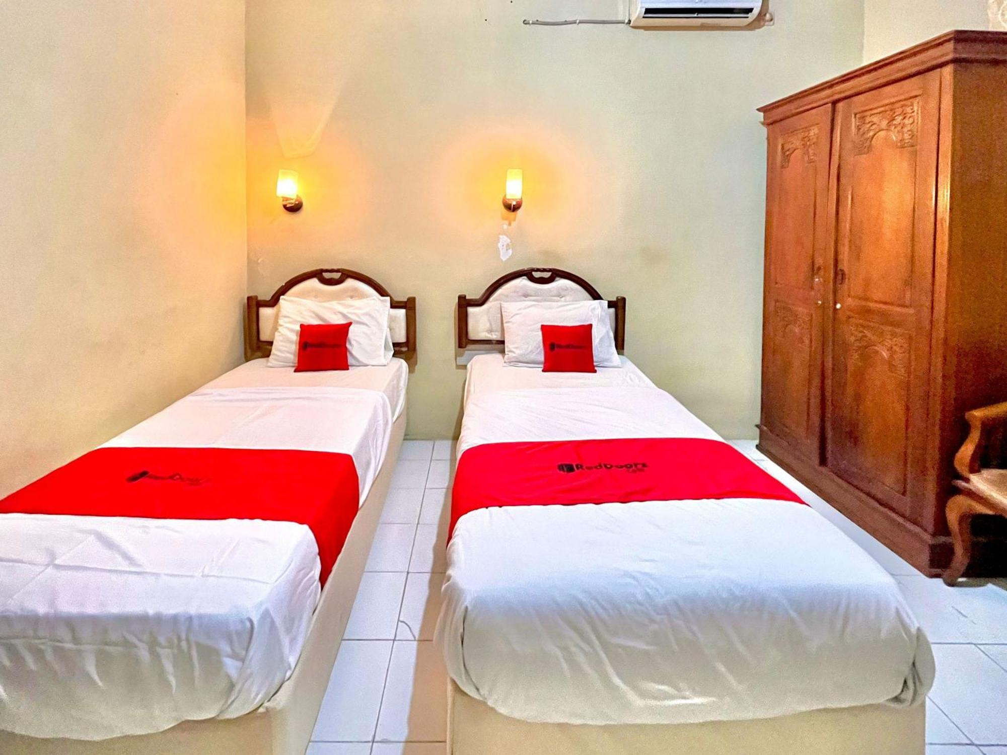 Reddoorz At Hotel Madani Syariah Lempuyangan Yogyakarta Exterior foto