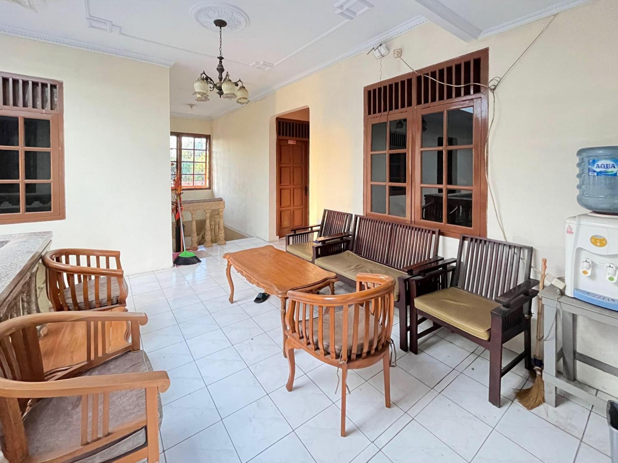 Reddoorz At Hotel Madani Syariah Lempuyangan Yogyakarta Exterior foto
